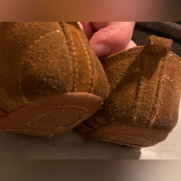 Adorable Baby Gap Brown Suede Brogue Shoes size 3-6 months. - Picture 5 of 5